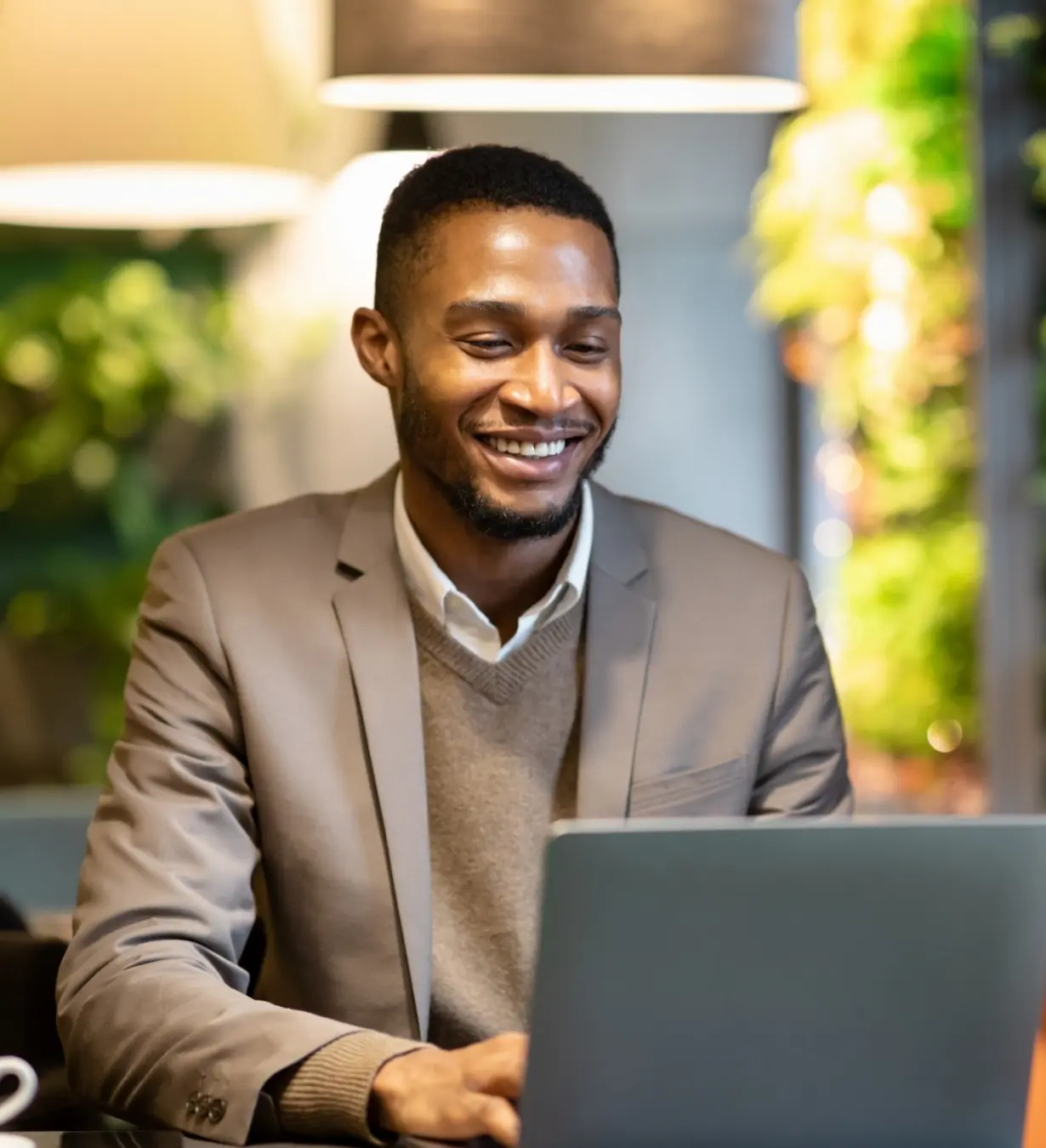 Pessoa no Computador (IA)