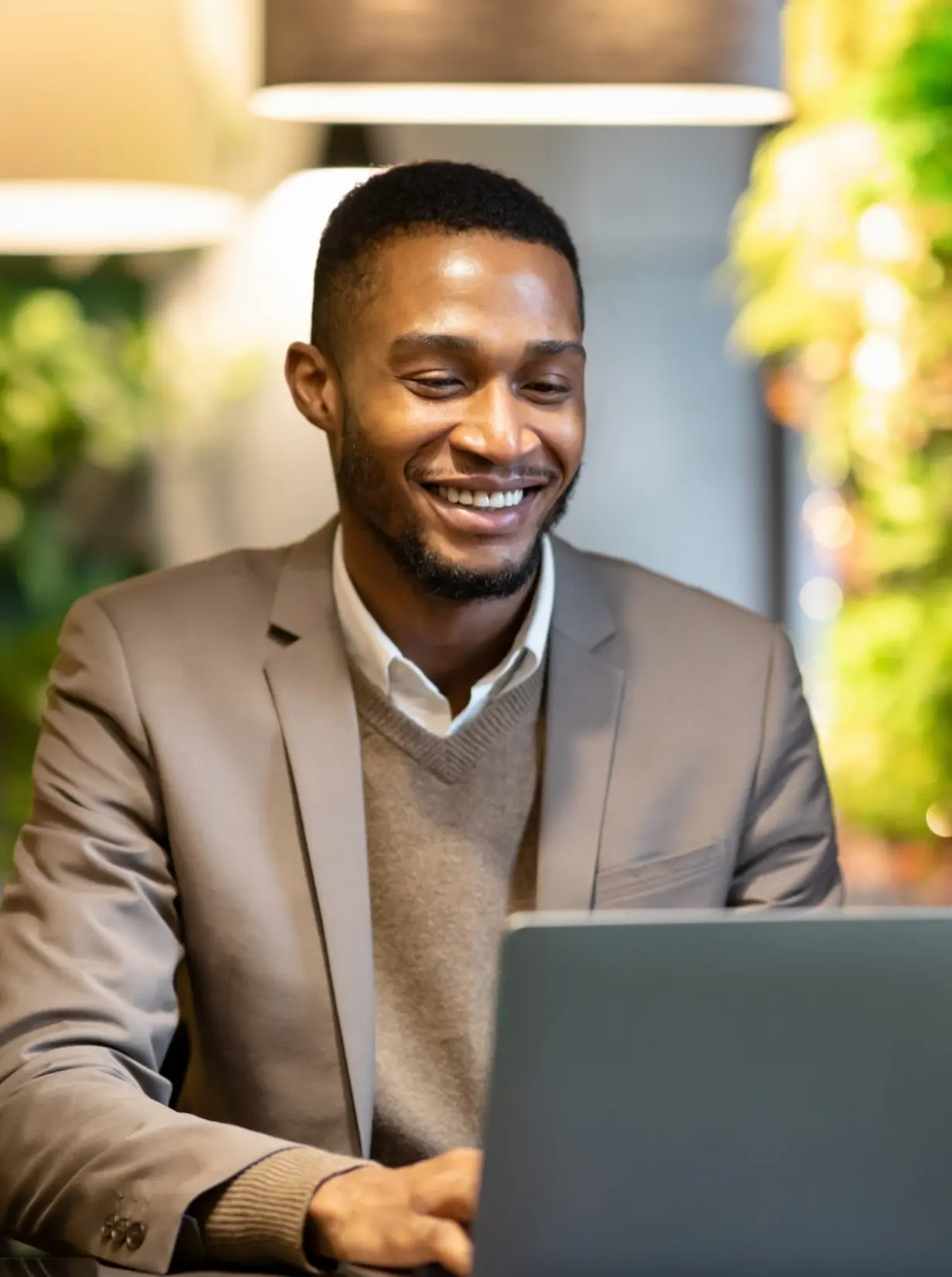 Pessoa no Computador (Omnichannel)