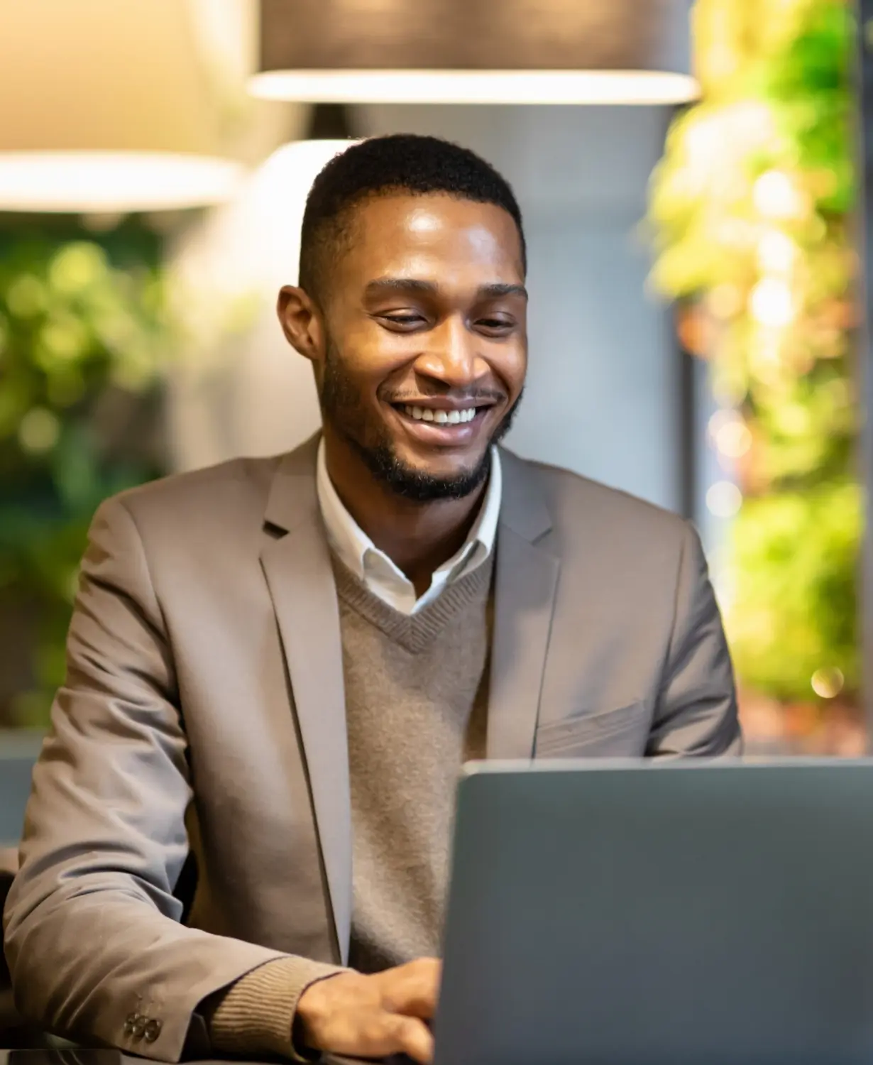 Pessoa no Computador (Planos)